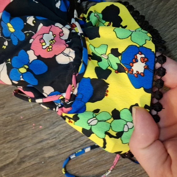 Topshop Floral Mini Dress with Black Lace Trim. - Picture 4 of 7